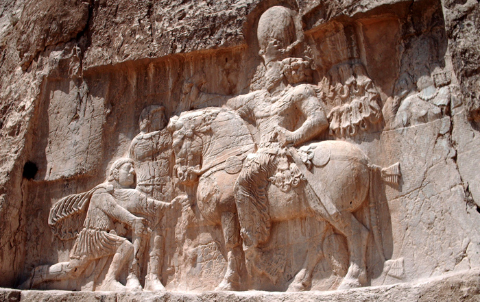 تصویر زانو زدن پادشاه روم در مقابل پادشاه ایران