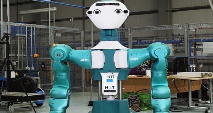 این روبات به تکنسین های انبار کمک می کند