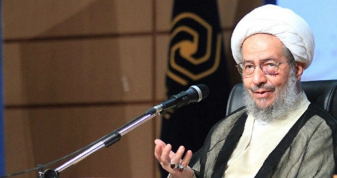عضو مجلس خبرگان: رفتارهای احمد‌ی‌نژاد عاقلانه نیست