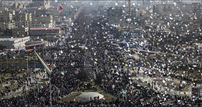 فیلم/ تایم‌لپس حضور تماشایی مردم در راهپیمایی 22 بهمن از بلندای برج آزادی