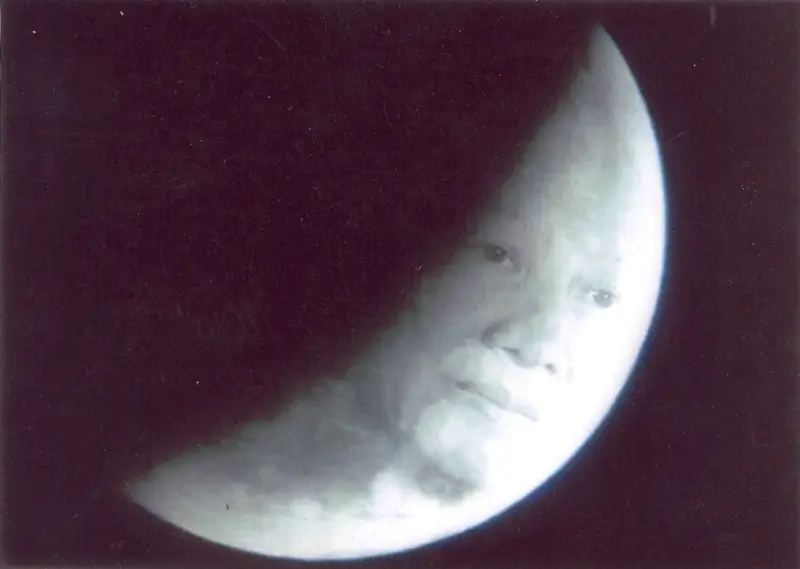 چهره نوردوم سیهانوک در ماه