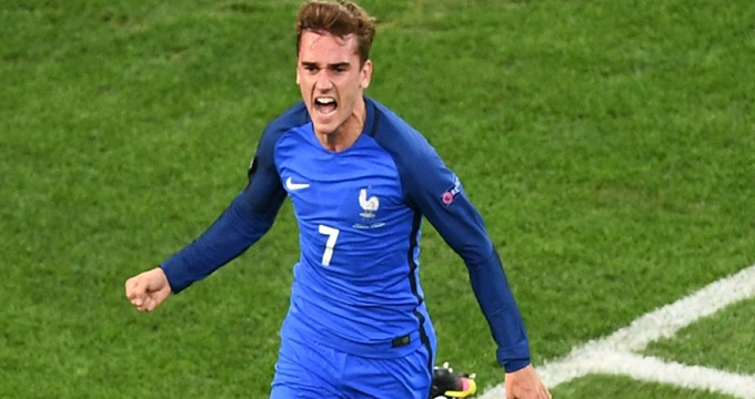 گل اول فرانسه به آرژانتین پنالتی ( گریزمان)