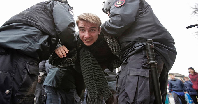 دستگیری بیش از یک هزار معترض در روسیه