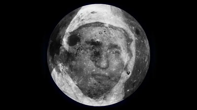 صورت محمد پنجم شاه مراکش در ماه