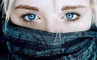 چشمان آبی