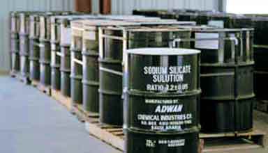 سیلیکات سدیم به صورت گلوله های شفاف، بدون آب و پودر شیشه یا پودر آبدار خرید و فروش می‌شود.