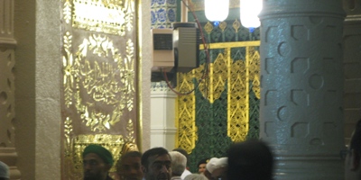 آن در سبز، در خانه بی بی است باب جبرائیل