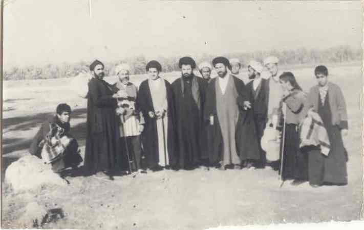 تصویر پیاده روی سید احمد خمینی در پیاده روی نجف تا کربلا