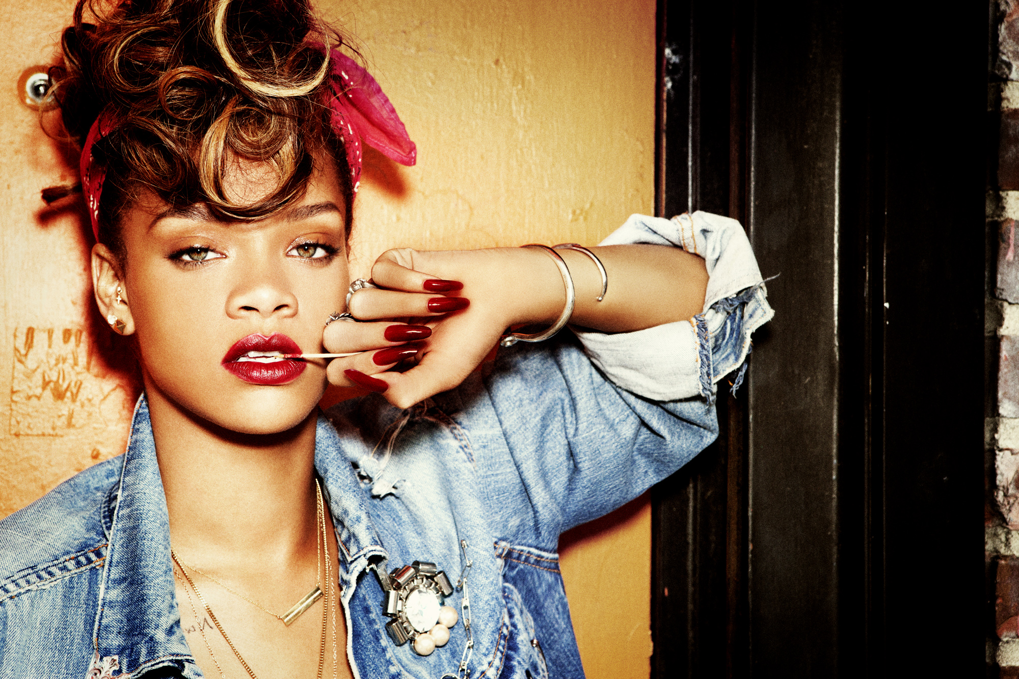 Rihanna_Diamonds