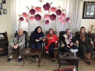 کتابخوانی در مرکز سالمندان روزانه توانبخشی مینا-بهمن