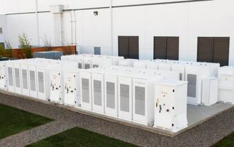 تسلا در حال راه اندازی بزرگترین سیستم ذخیره سازی انرژی
