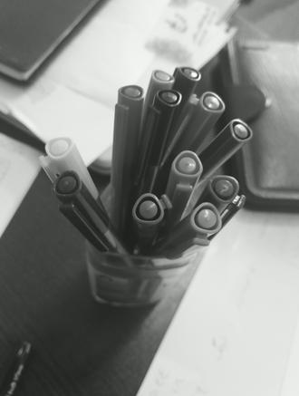 خودکار سیاه و سفید