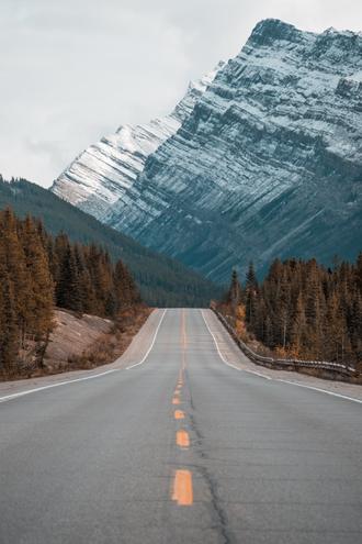جاده کوهستان برفی