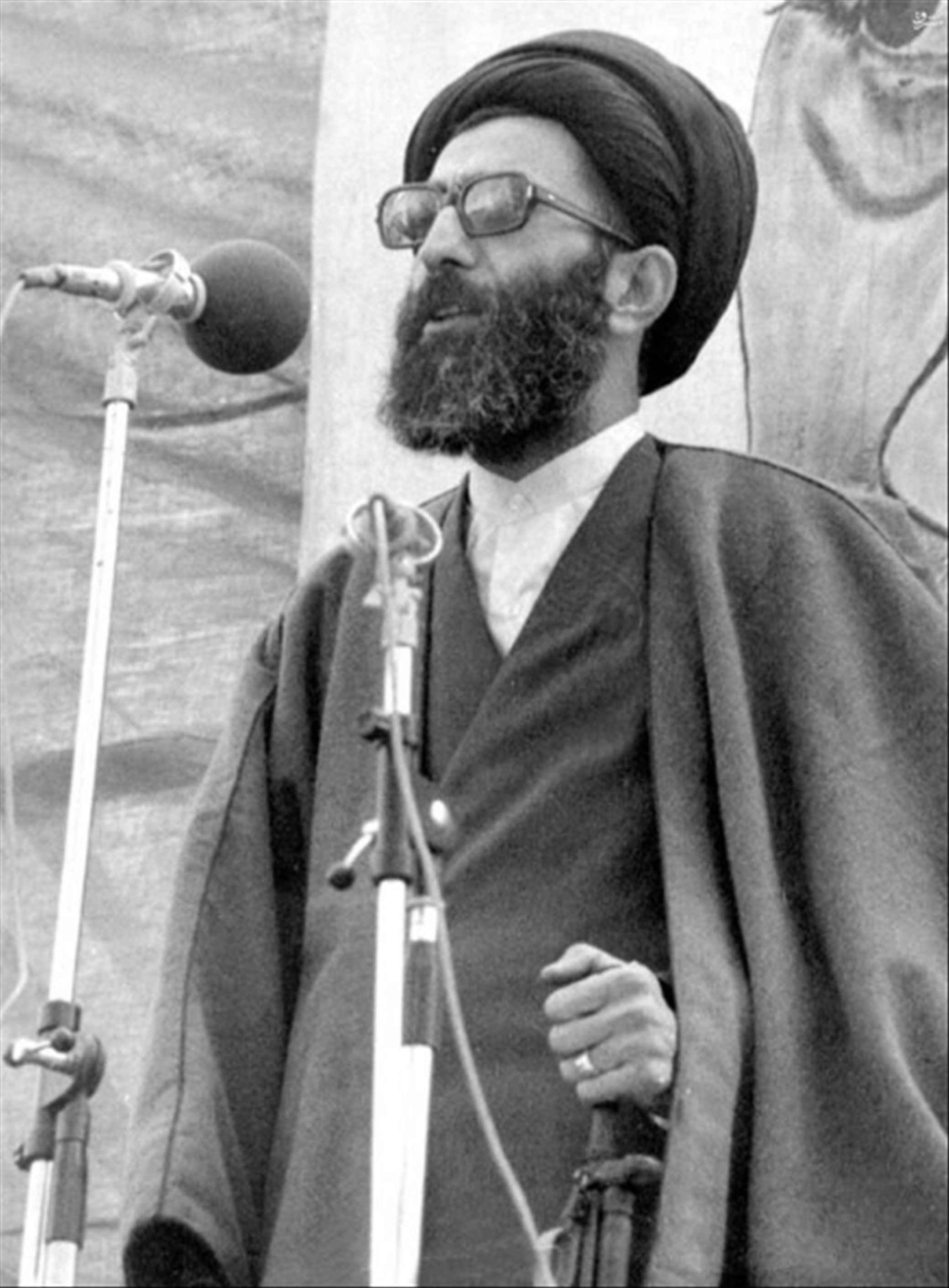 مستندات | امام خامنه‌ای | امام صادق(ع) مرد علم و دانش، مبارزه و «تشکیلات» بود