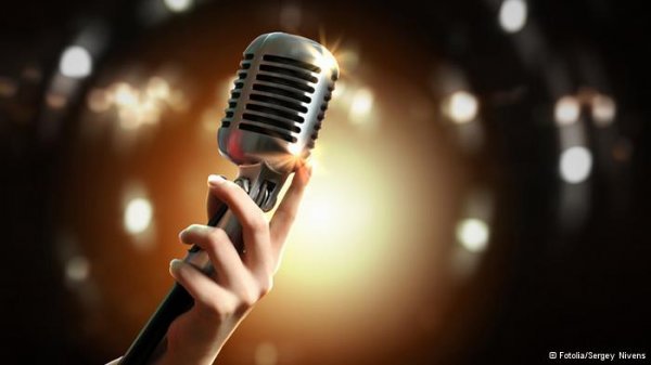آیا خوانندگی زنان حرام است؟+نظر مراجع تقلید