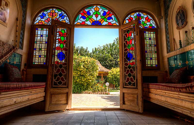 نقش شیشه های رنگی در معماری ایرانی