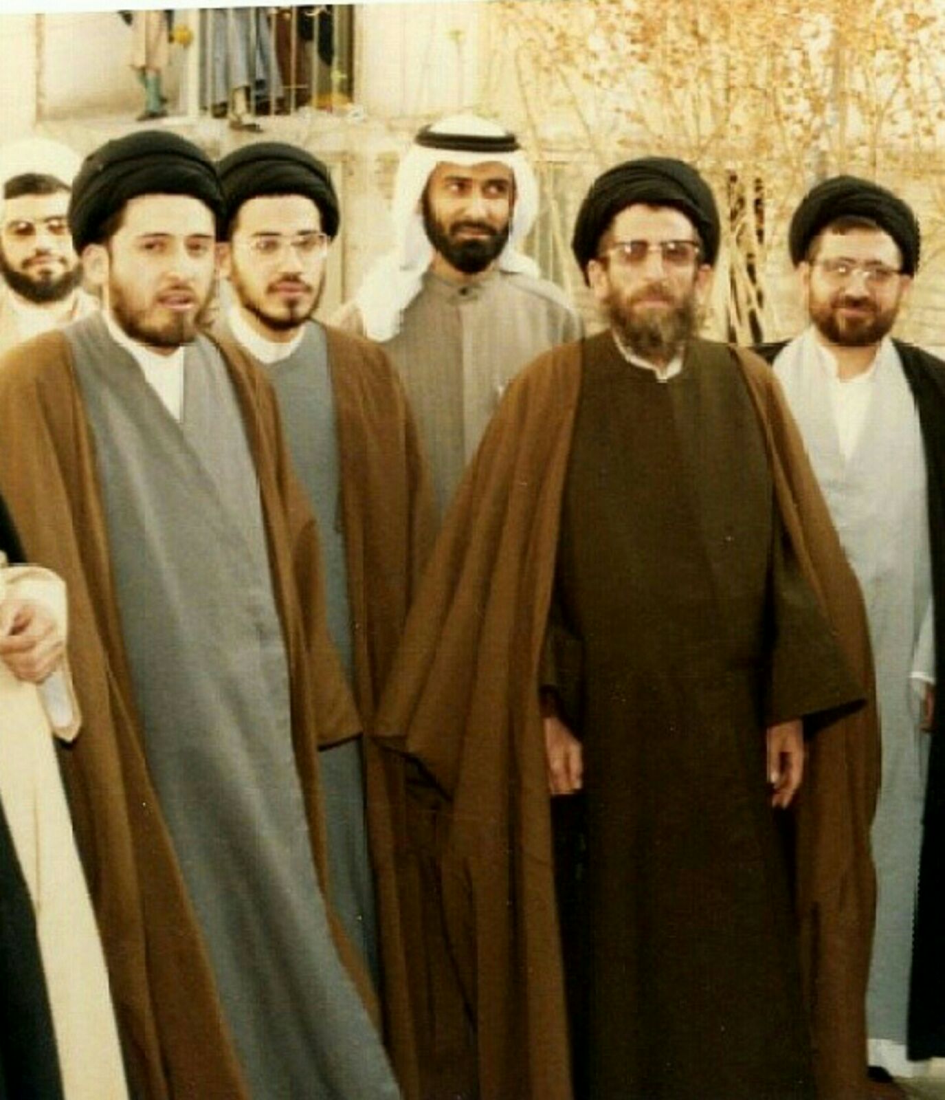  السيد محمد كاظم القزويني مع ابناءه