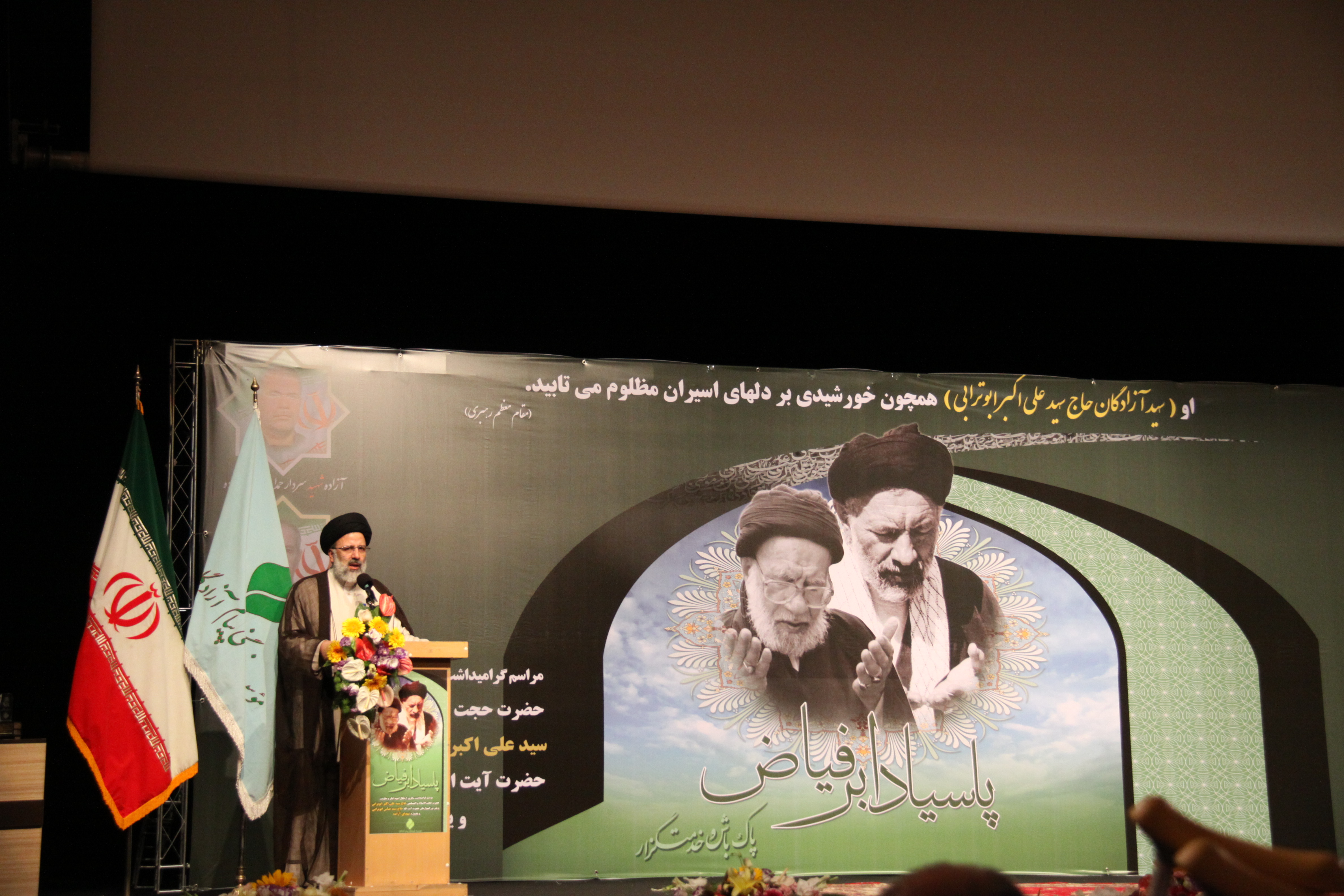 وادار کردن دشمن به عقبنشینی جزء مواضع ماست