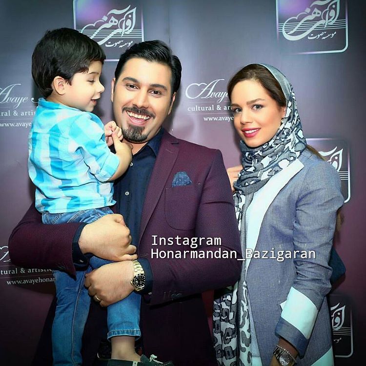 عکس جدید احسان خواجه امیری در کنار همسر و فرزندش