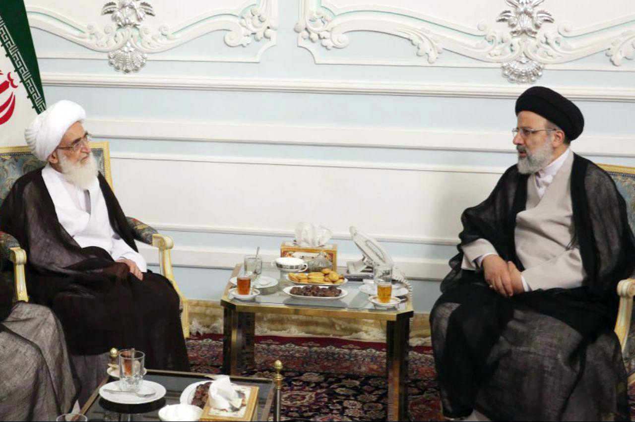 دیدار آیتالله العظمی نوری همدانی با تولیت آستان قدس رضوی در حرم مطهر امام رضا(ع)
