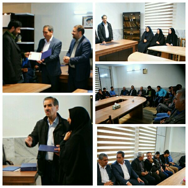 جلسه تقدیر و تجلیل از دست اندرکاران فعالین حوزه های هنری، فرهنگی و اجتماعی شهر وزوان که در امر برگزاری مراسمات نوروز 98 با شهرداری و شورا همکاری داشته اند جلسه تقدیر و تجلیل از دست اندرکاران فعالین حوزه های هنری، فرهنگی و اجتماعی شهر وزوان که در امر برگزاری مراسمات نوروز 98 با شهرداری و شورا همکاری داشته اند