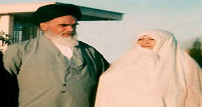 وقتی بانو قدس ایران با دیدن لباس‌های کهنه امام گریست