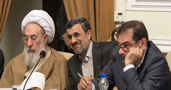 روایتی از انتقاد اعضای مجمع تشخیص به احمدی‌نژاد
