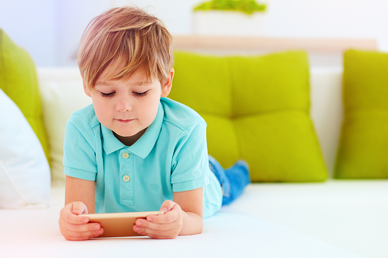 PhoneKid گوشی هوشمند است که با هدف کودکان طراحی شده است