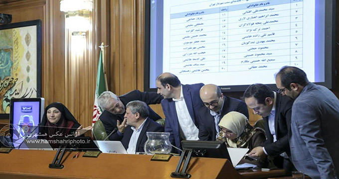 عکس/ نظارت عجیب اعضای شورای شهر تهران بر شمارش آراء!