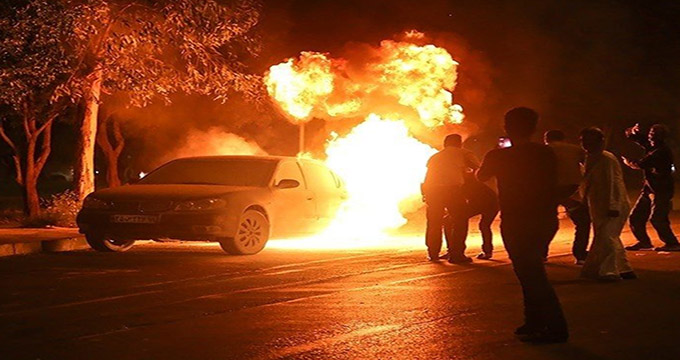 آتش گرفتن خودرو در استان اصفهان جان ۴ نفر را گرفت