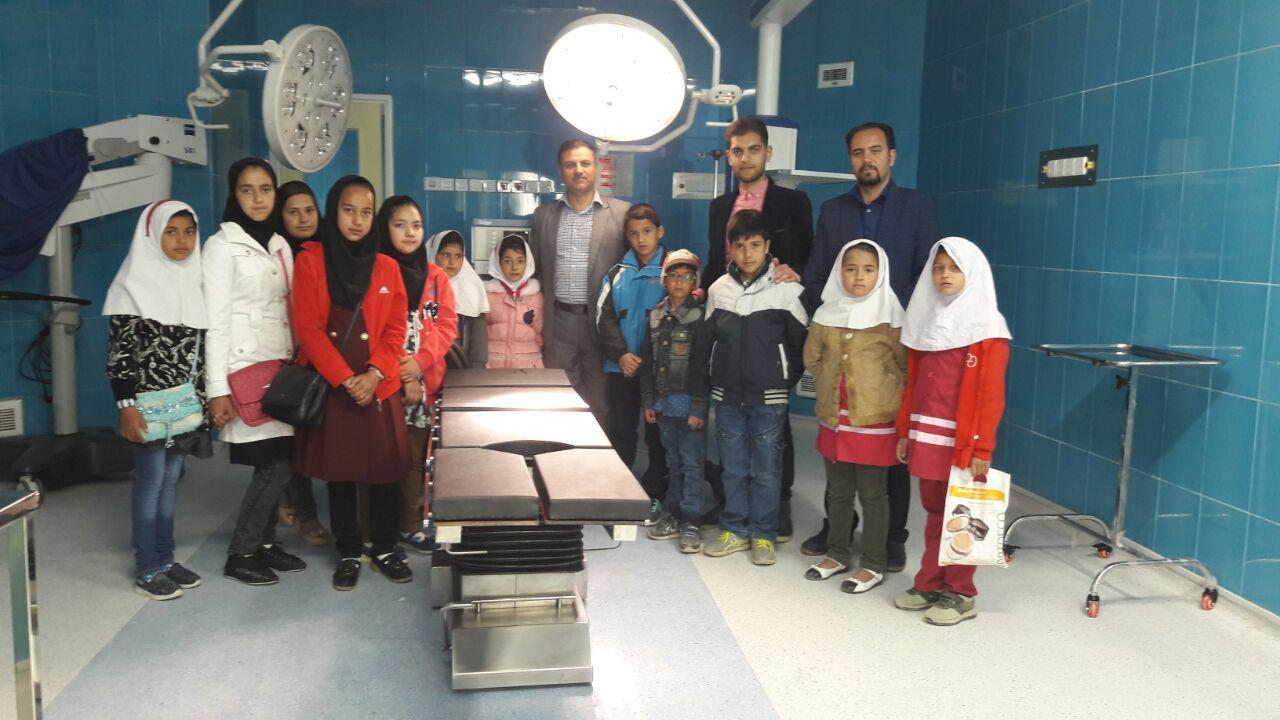 بازدید دانش آموزان روستای محروم از بیمارستان آیت الله هاشمی رفسنجانی شیروان