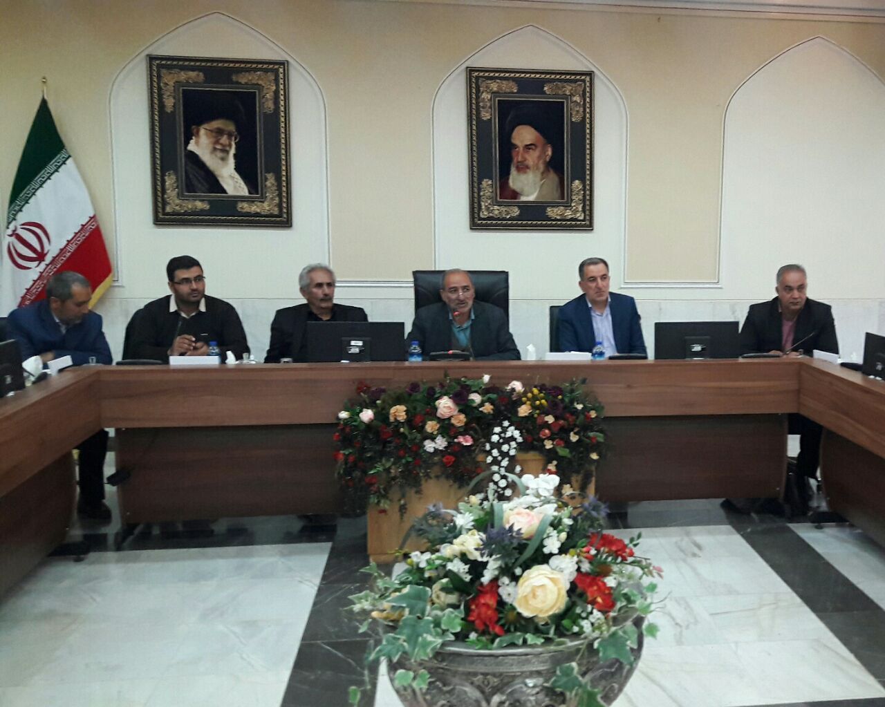 به اتفاق آراء اعضای شورای اسلامی استان اصفهان هیات رییسه شورا برای یکسال دیگر ابقا شدند