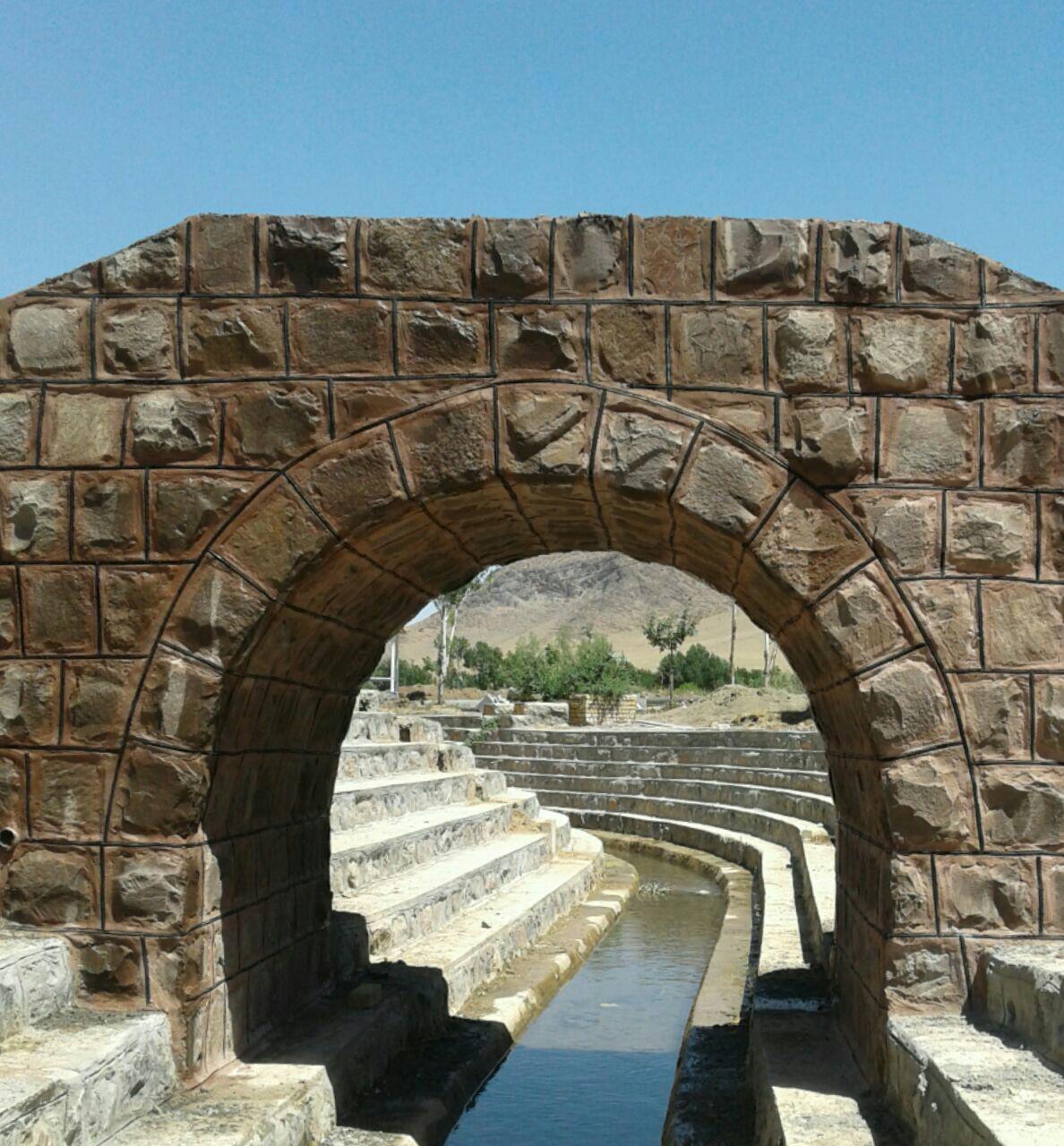 سنگ مالون کار شده در پل قوسی پارک شهباز اراک