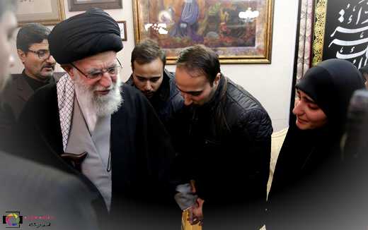 حضور رهبر معظم انقلاب اسلامی در منزل سردار شهید سلیمانی