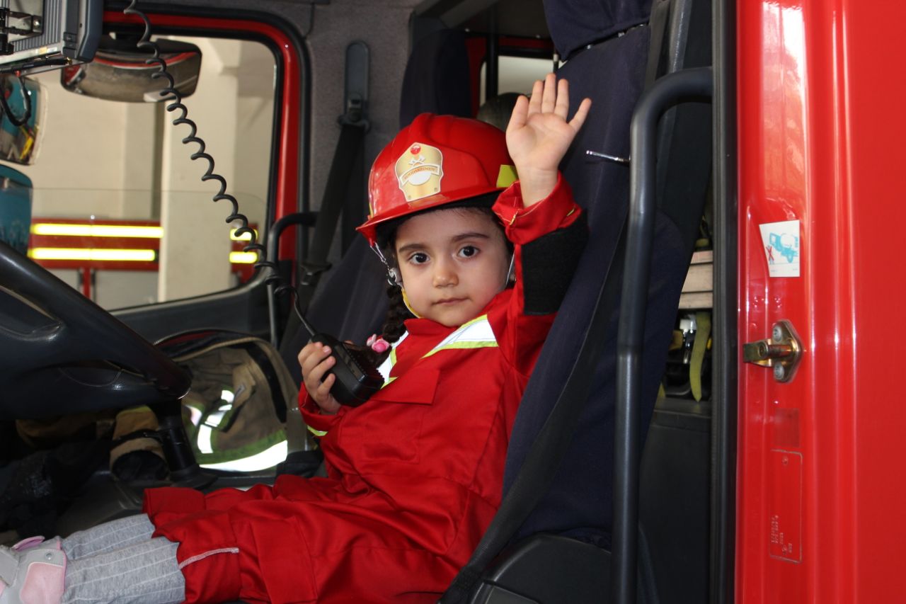 هویت بخشی به شغل آتش نشان با کودکان آتش نشان