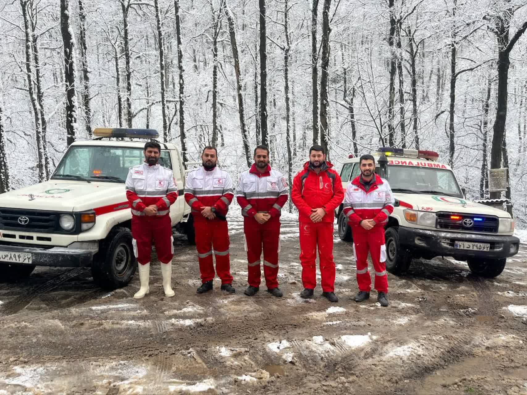 امدادگران و نجاتگران پایگاه محور عباس آباد کلاردشت عملیات رهاسازی را برای ۱۹ دستگاه خودروگرفتار در برف انجام‌دادند.