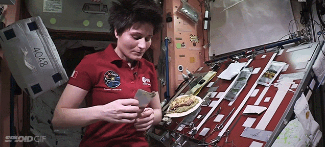 پخت مرغ و برنج در فضا : چگونه بدون نیروی گرانش آشپزی کنیم؟