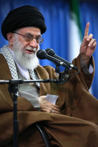 نسل جوان انقلابی همه وجود خود را صرف پیشرفت ایران خواهد کرد