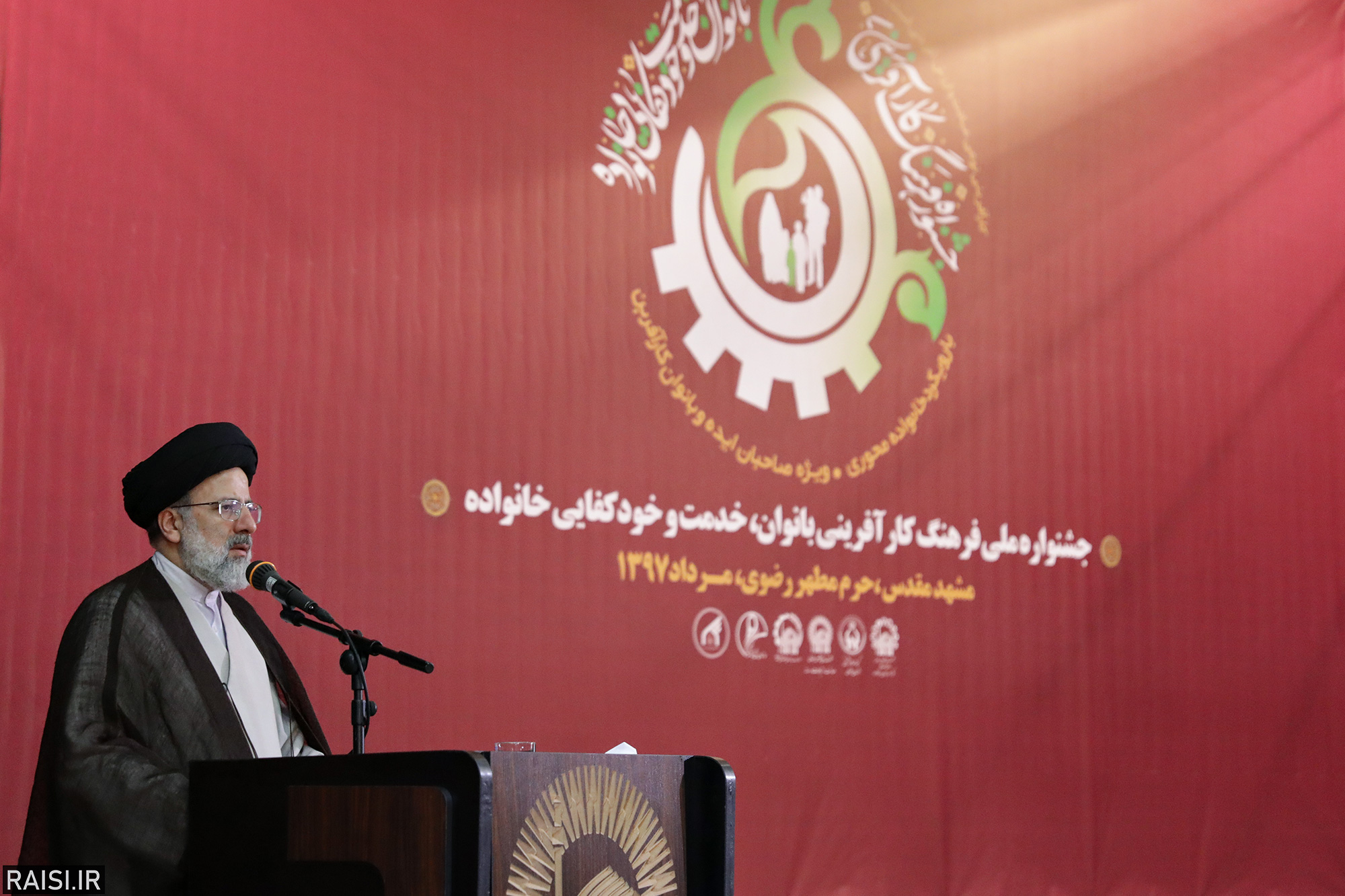تولیت آستان قدس رضوی: دستگاههای مختلف وظیفه دارند از زنان کارآفرین حمایت کنند