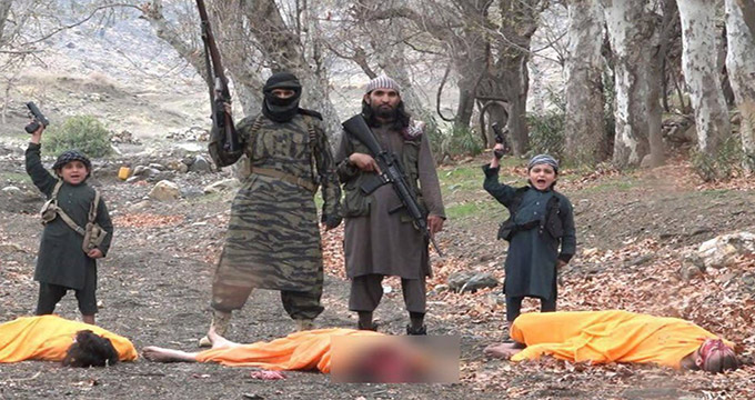 عکس/ جنایت داعش توسط دو کودک در افغانستان!