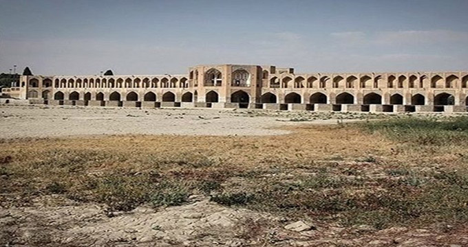 هشدار موسوی لارگانی درباره بحران آب در استان اصفهان