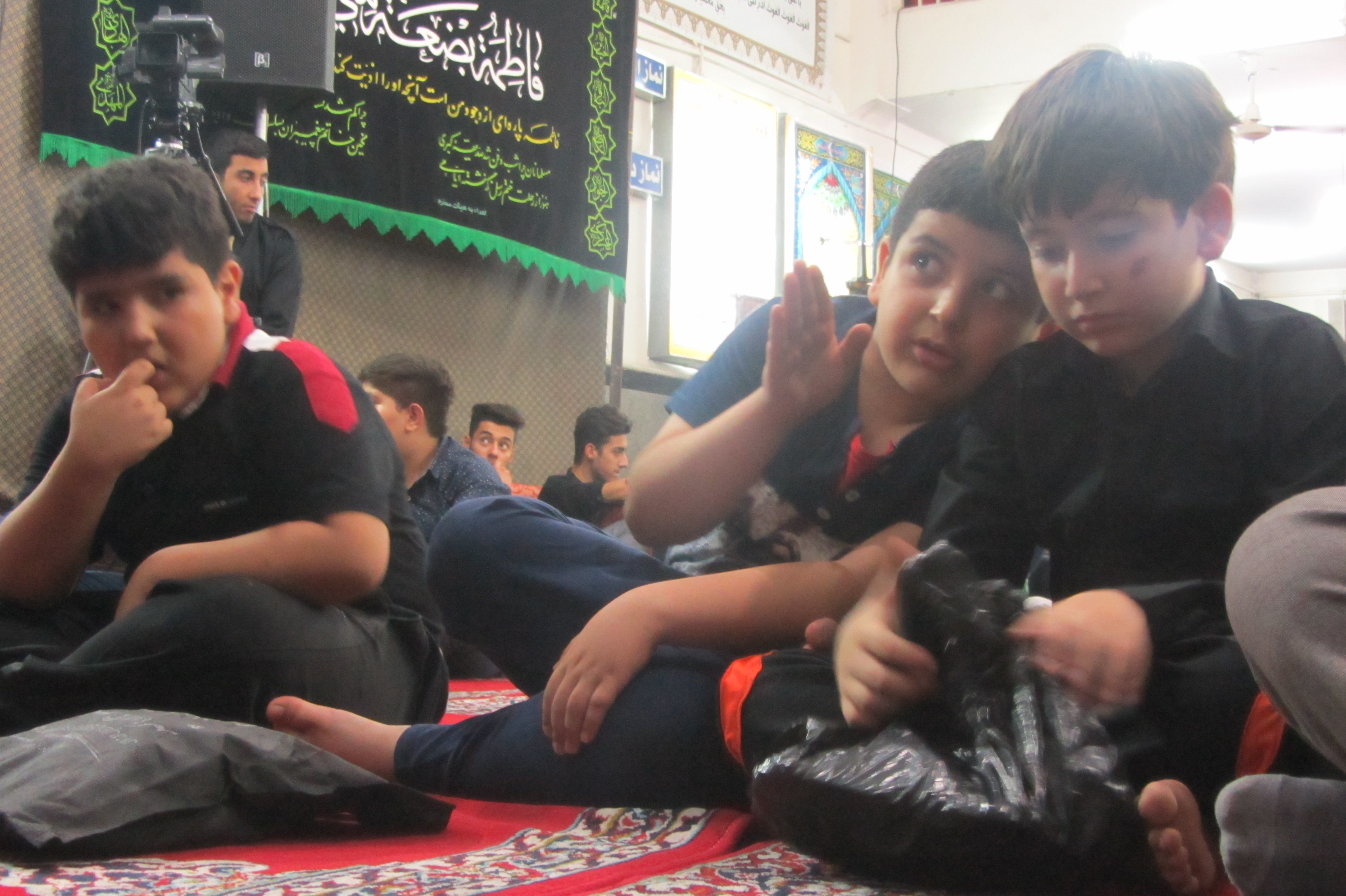 حضور پرشور نوجوانان در مسجد