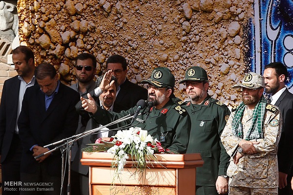احمدی نژاد در تشییع 175 شهید غواص