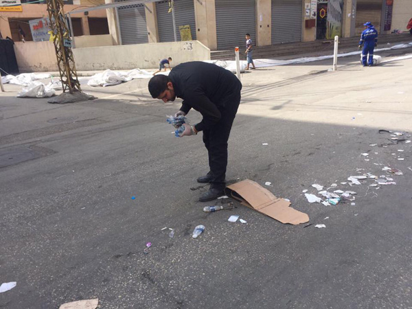 تمیز کردن خیابان پس از مراسم