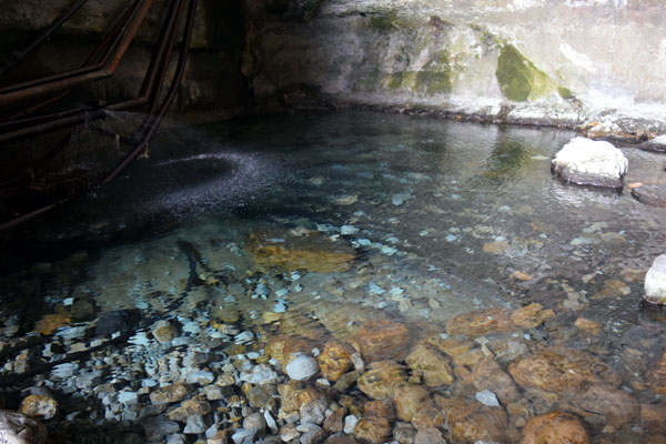 حوزچه آب در غار افقا