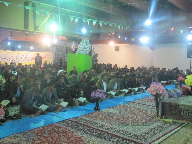 برگزاری محفل انس با قرآن در روزآغازین دهه مبارک فجر در لردگان