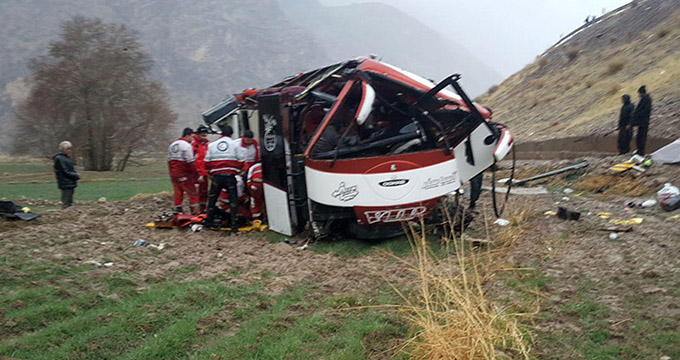 عکس/ سقوط اتوبوس به دره