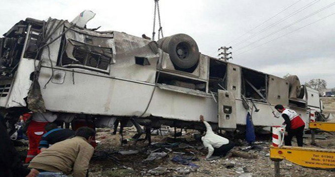 واژگونی ۲ اتوبوس در اصفهان و یزد
