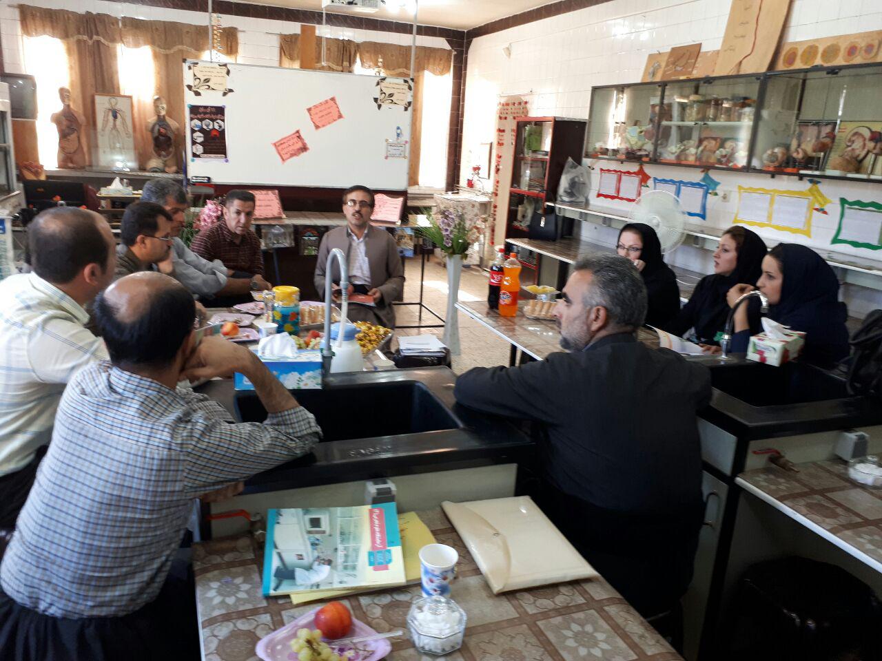جلسه اول معاونین فناوری  و دبیران آزمایشگاه علوم در دبیرستان شبلی