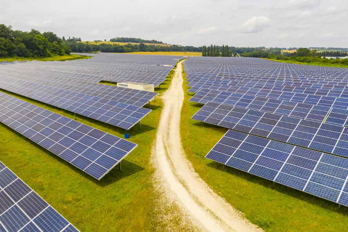 ورود دانشگاه آزاد به شبکه تولید برق با ساخت نیروگاه خورشیدی